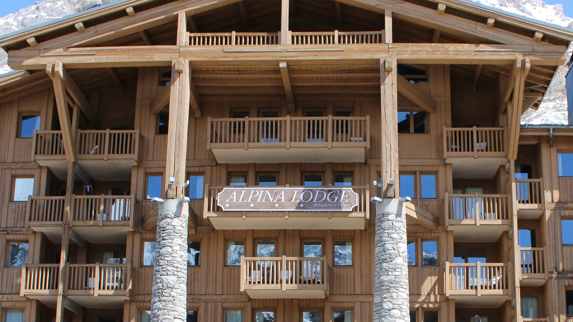 Façade extérieure_Alpina Lodge