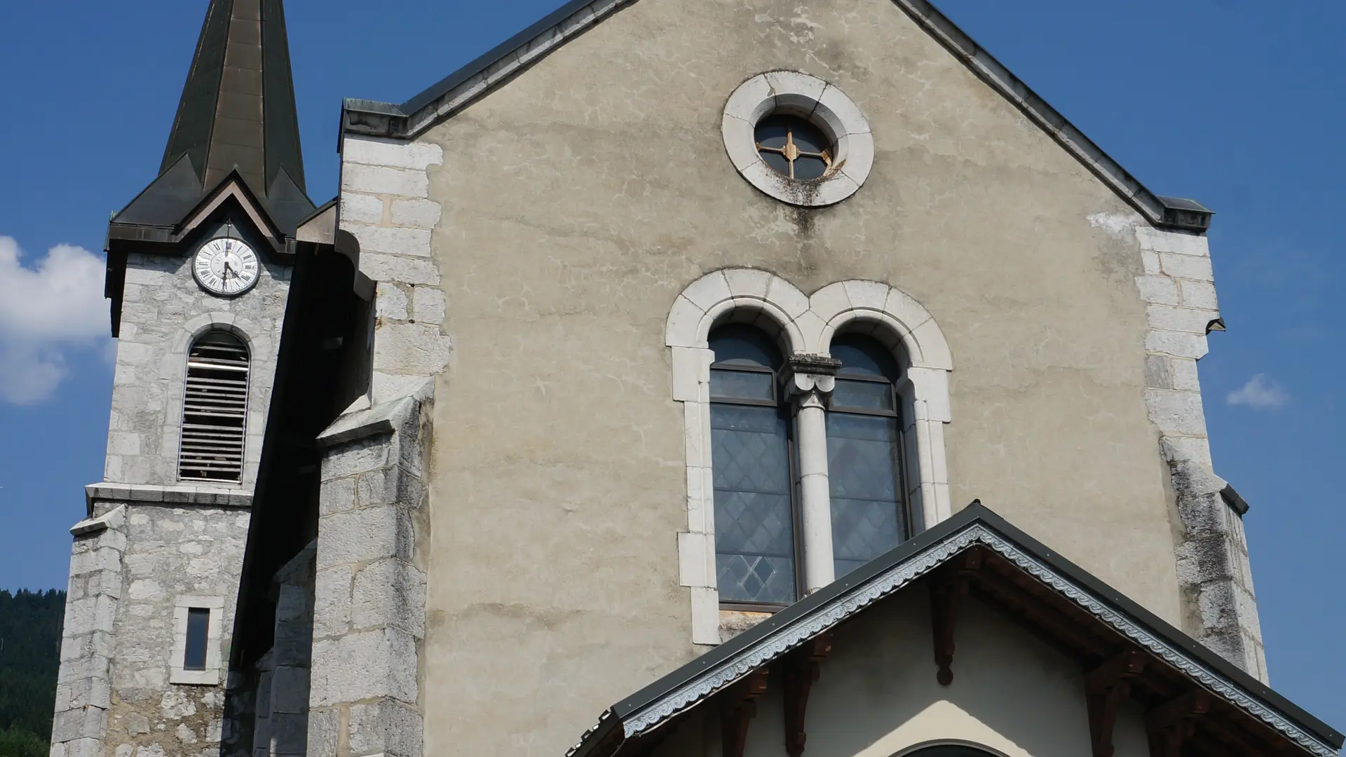 Eglise Saint Jean Baptiste en été