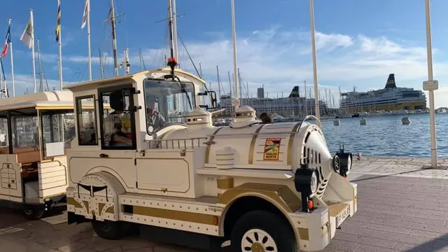 Balade en petit train en Méditerranée Porte des Maures