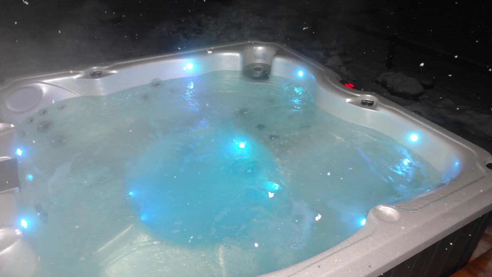Jacuzzi en hiver - Chalet Marlyne - Thônes, Haute-Savoie