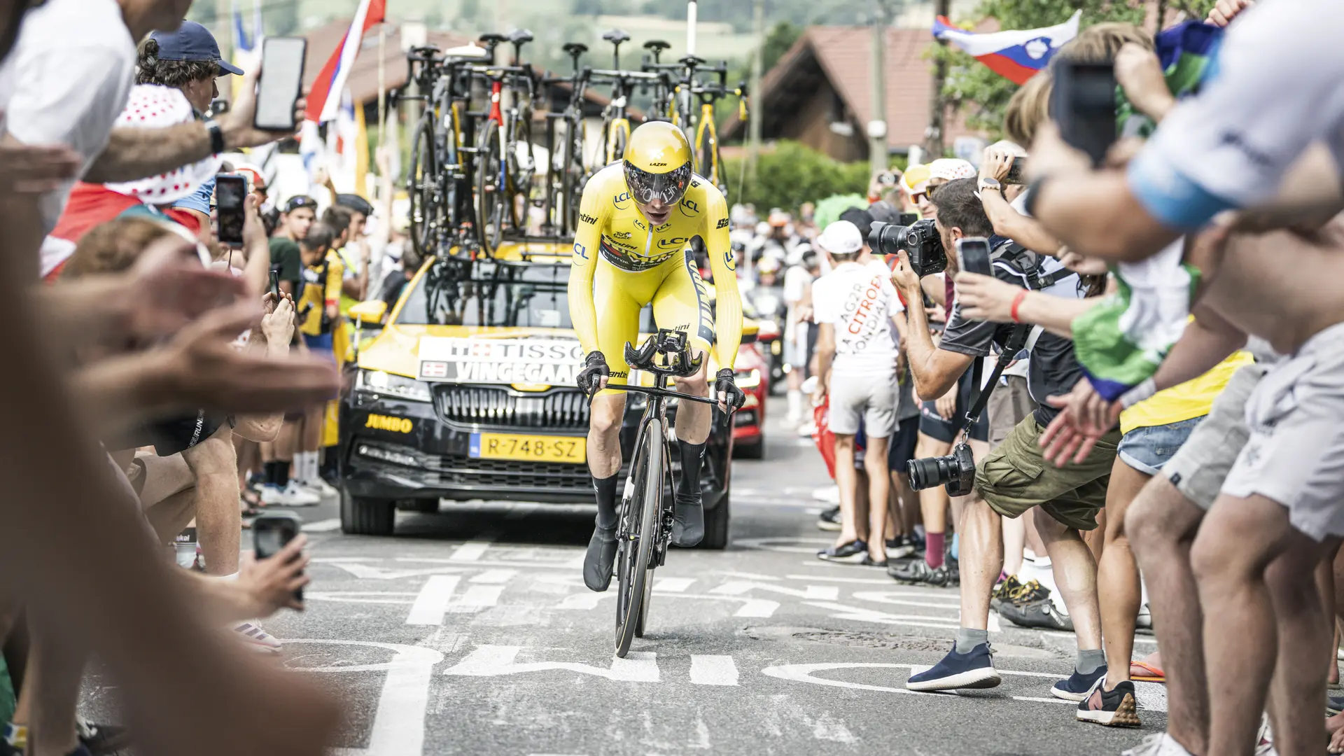 Jonas Vingegaard dans la côie de Domancy