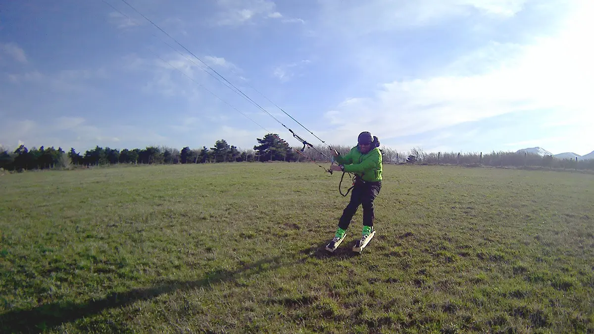 Green kite avec Ecole Snowkite Champsaur