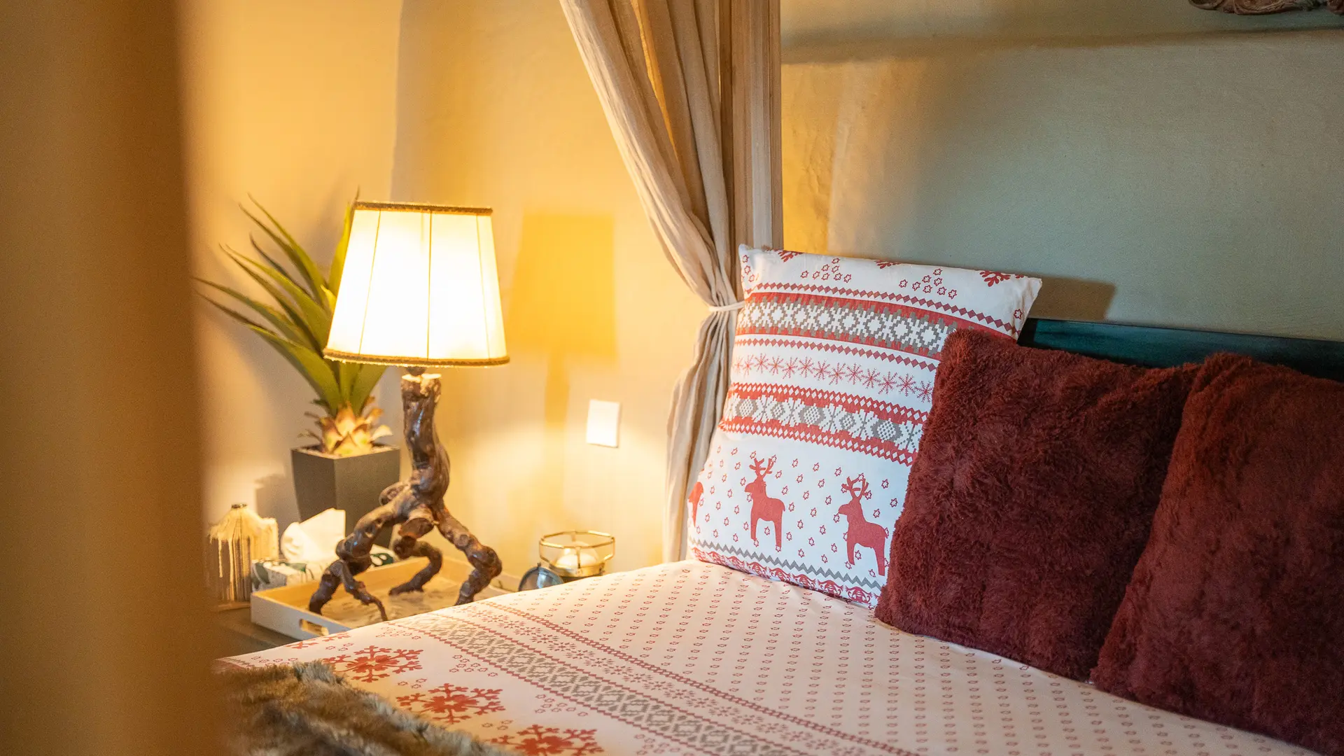 Oreillers et lumières de chevet