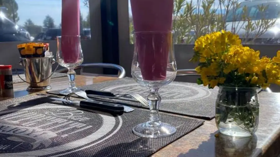 La table dressée en extérieur