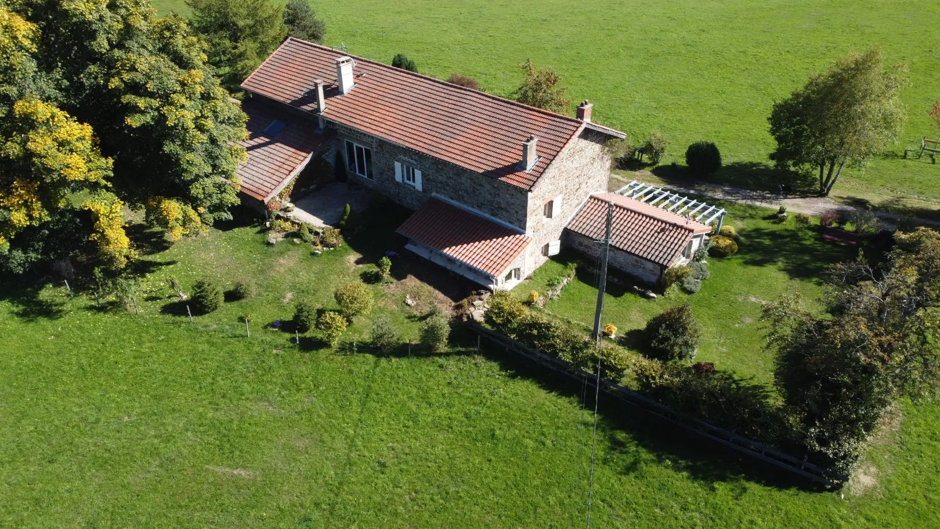 le jardin du gite vue du ciel.