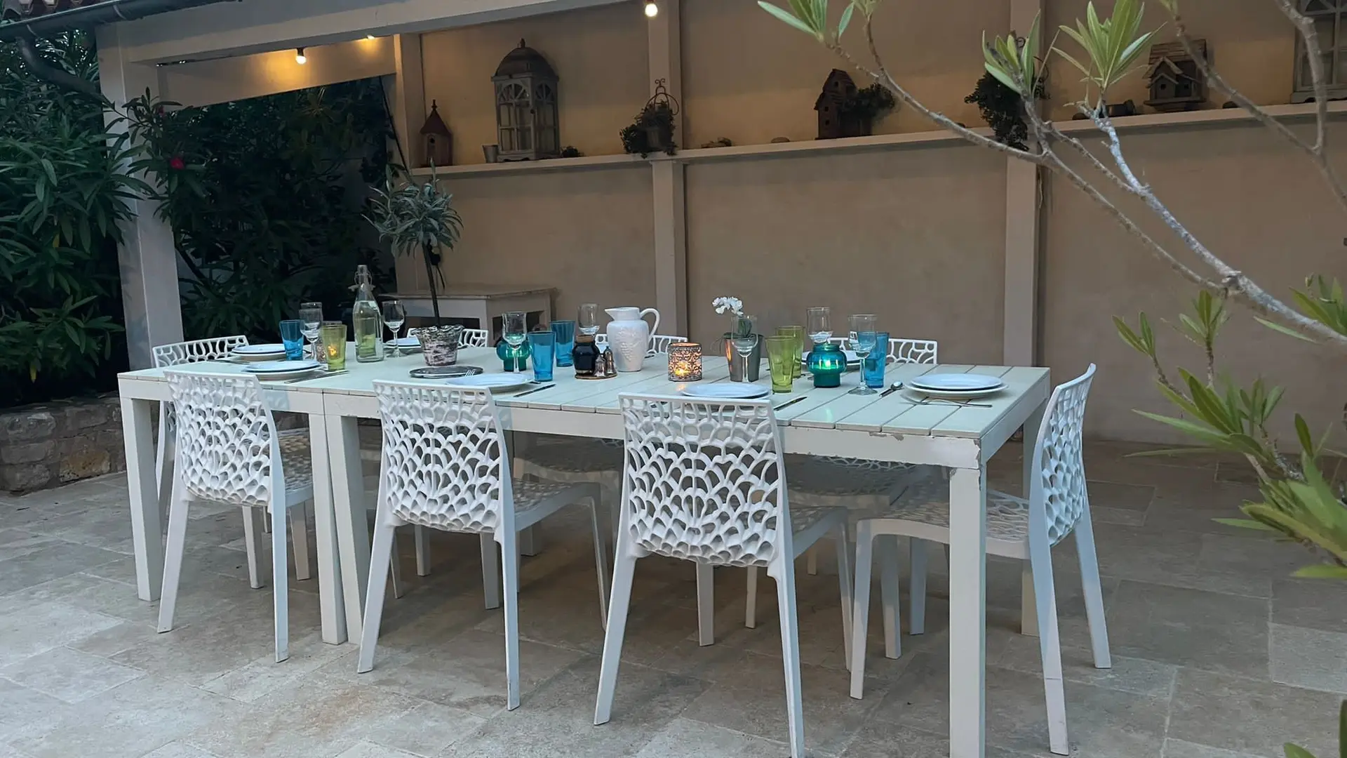outdoor dining table