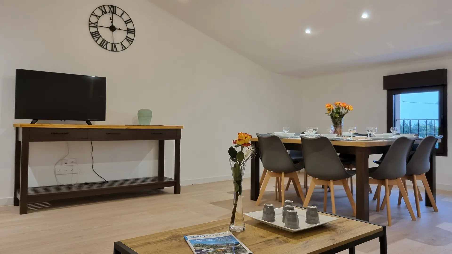 Gîte Saint Hilaire salon repas