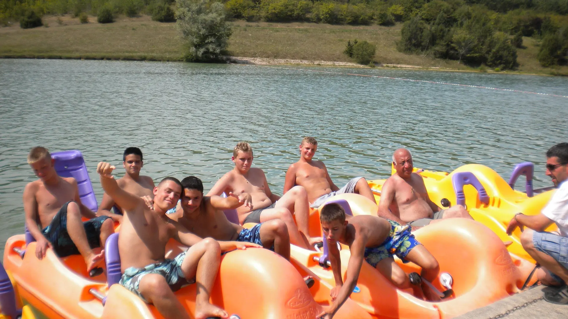 location de pédalos sur la base de loisirs