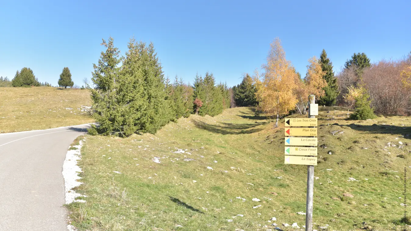 suivre les panneaux La cavale