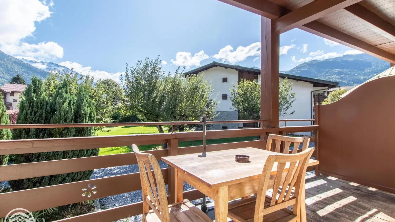 Terrasse avec mobilier