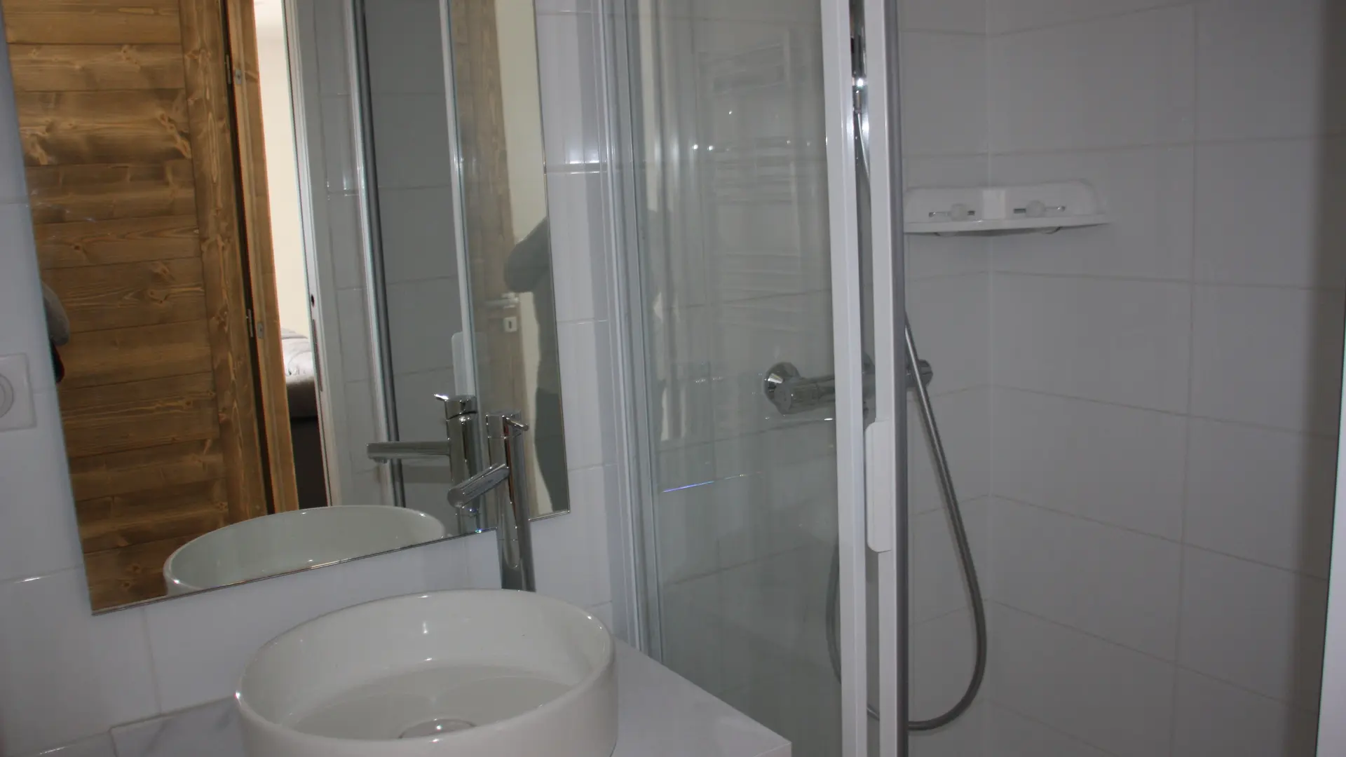 Salle de douche 2, attenante à la chambre 2