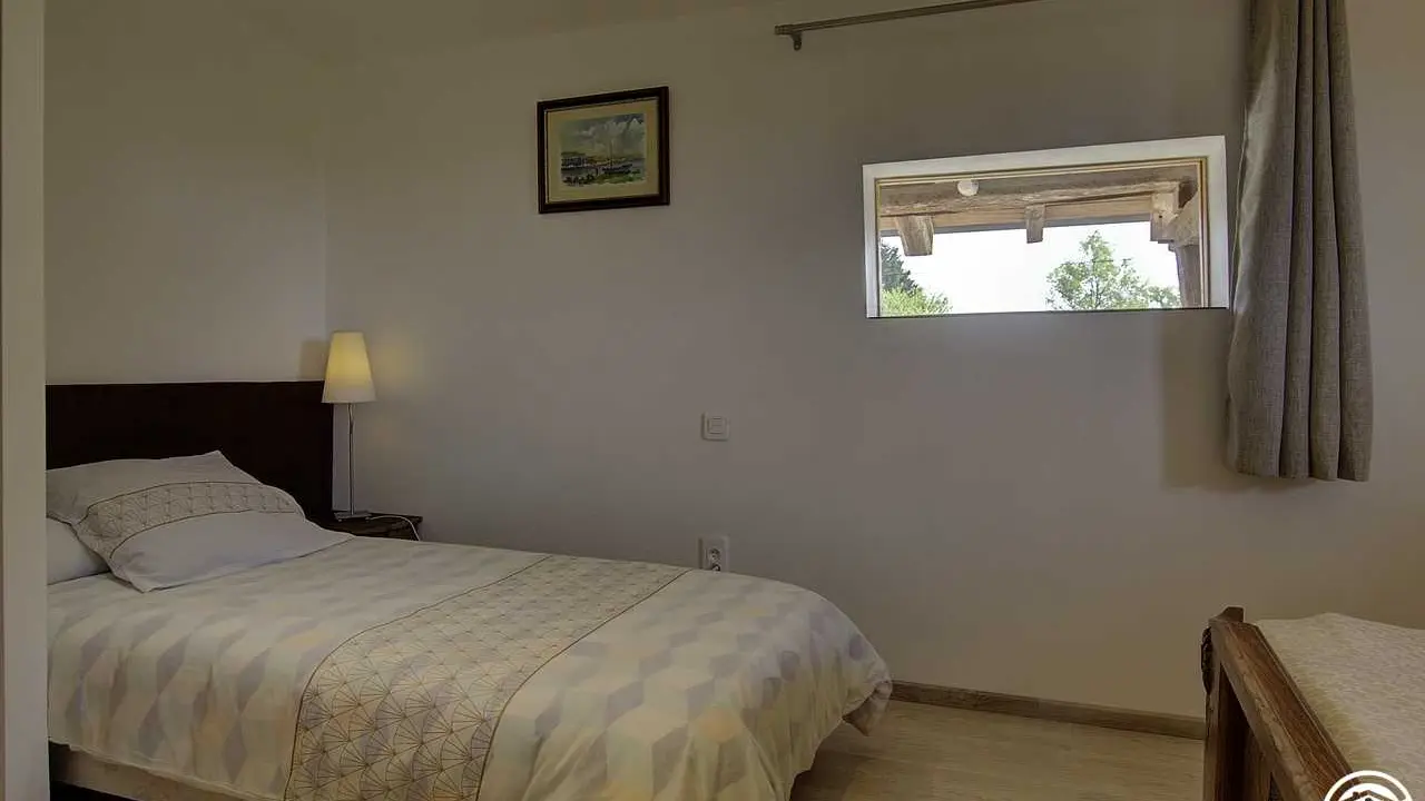 La chambre Mahault, son lit de 90 x 190 et son lit de 140 x 190