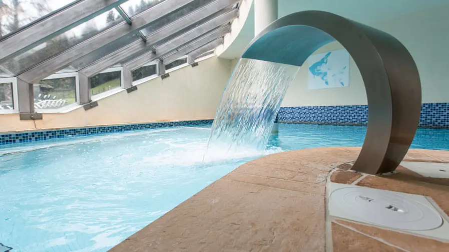 Piscine intérieure / jet