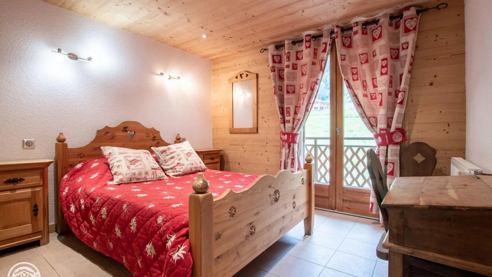 Chambre 1 : 1 lit 140cm.