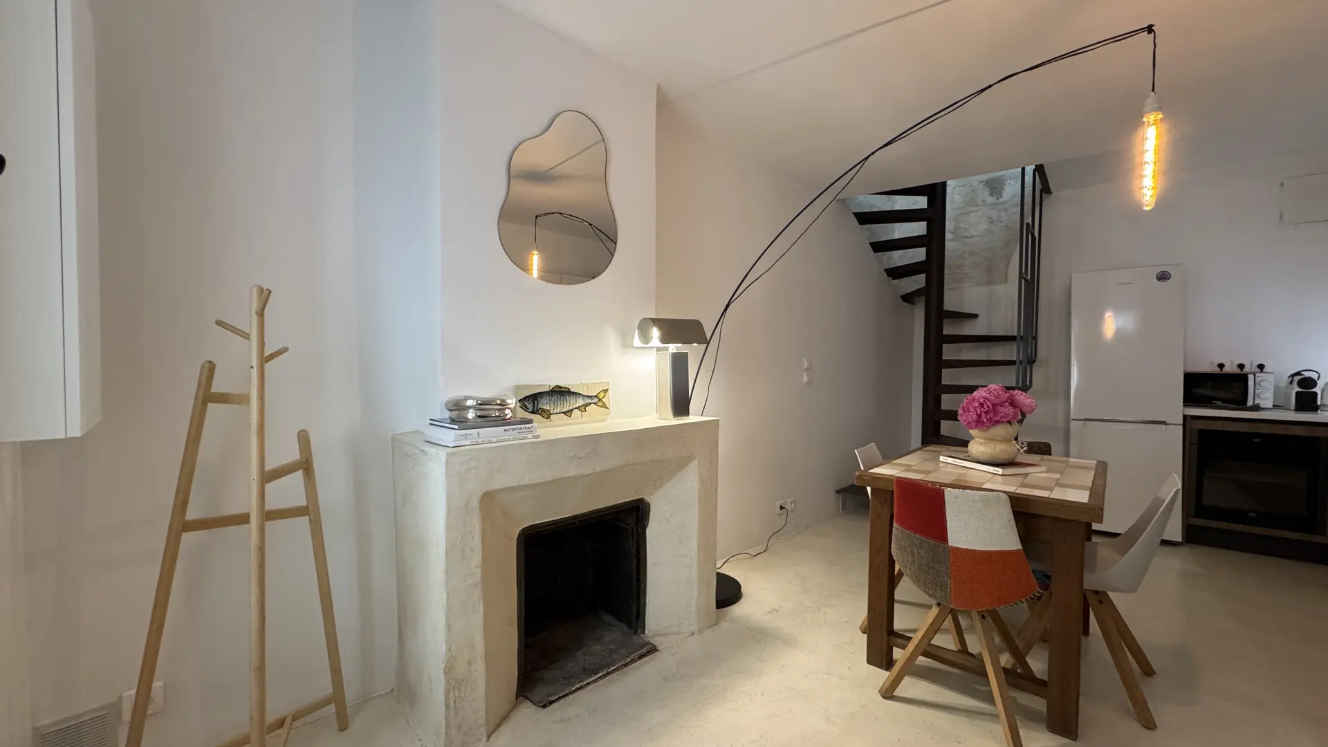 salon espace cheminée