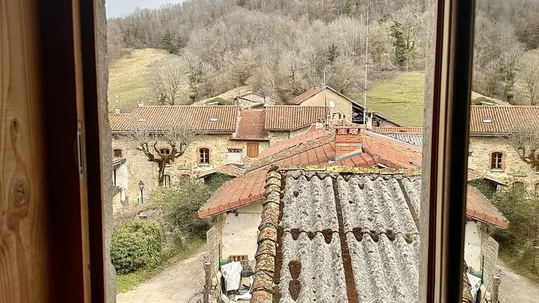 La vue du le hameau depuis la chambre de Mona