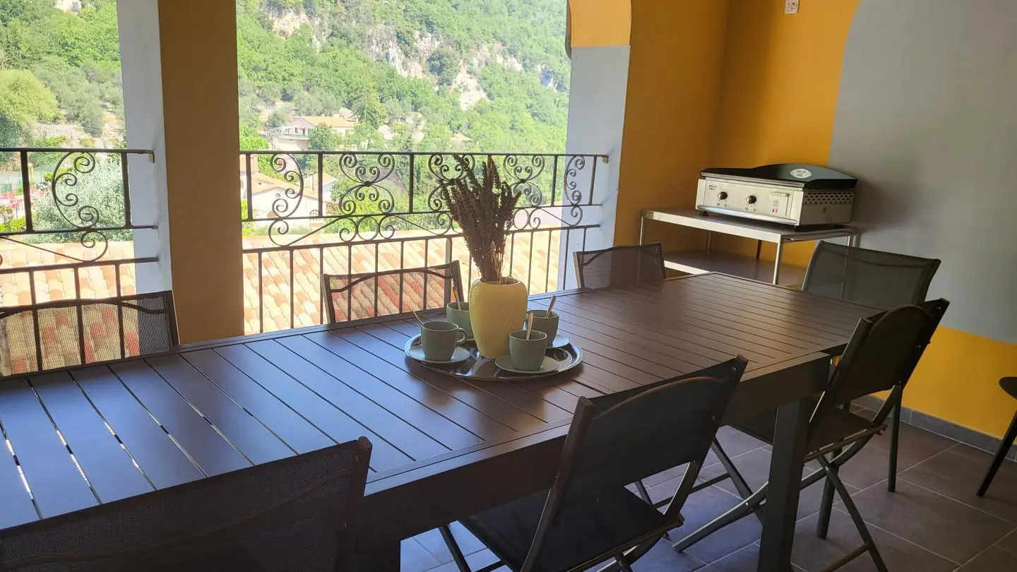 Gîte La Maison Bleue-Terrasse couverte-Bouyon-Gîtes de France Alpes-Maritimes