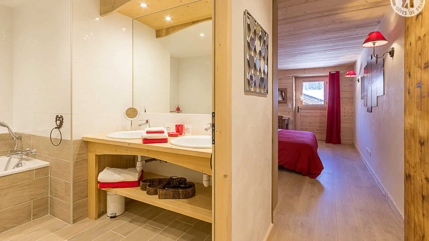 La chambre Coeur et sa salle de bains