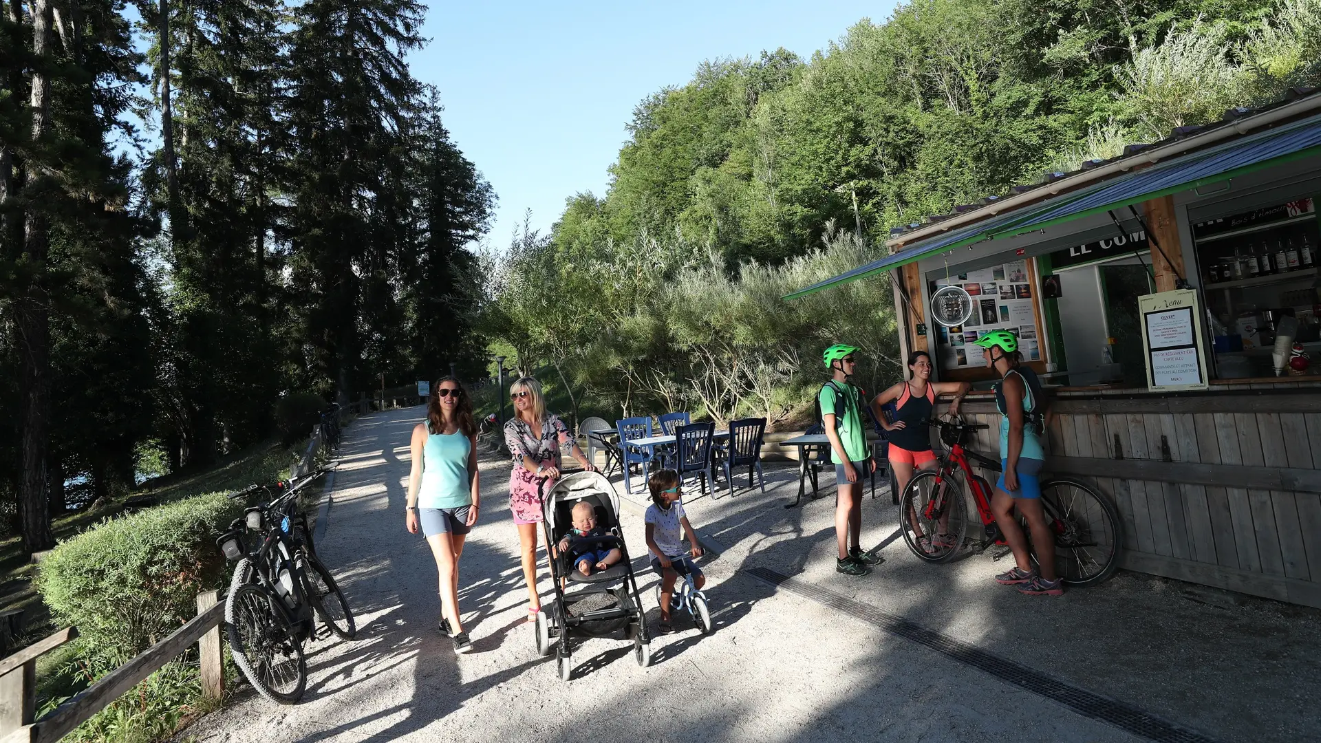 Kiosque bois d'amour