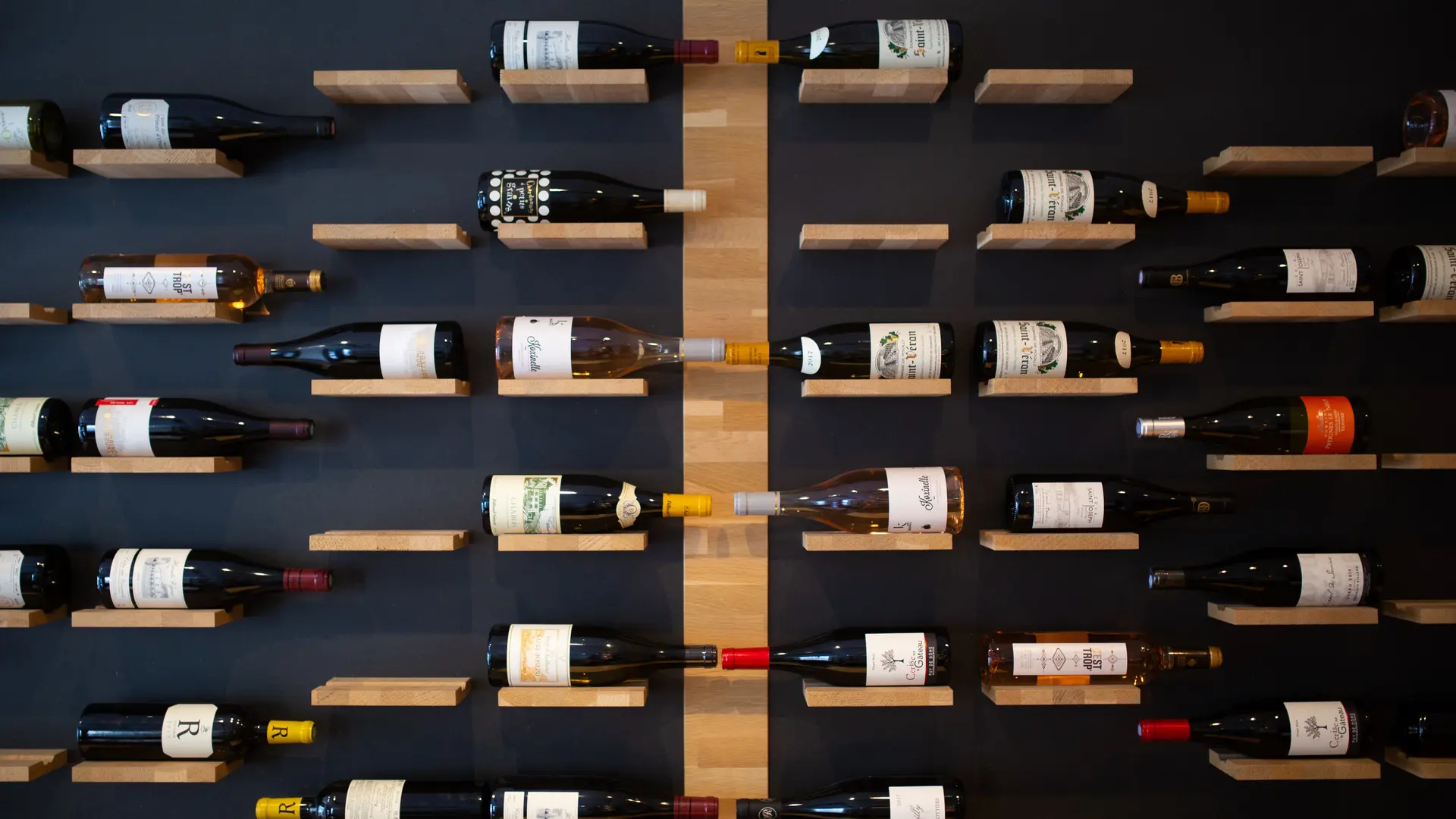 Un éléphant dans un jeu de quilles