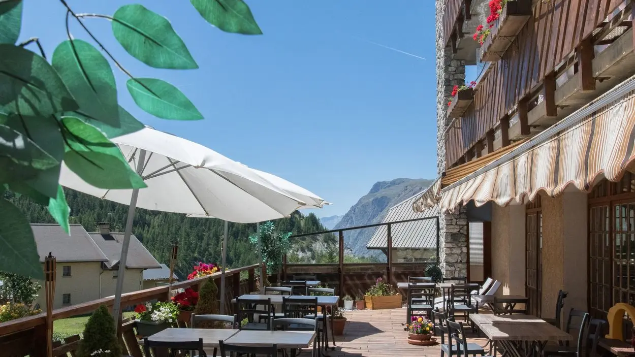 Terrasse vue montagne