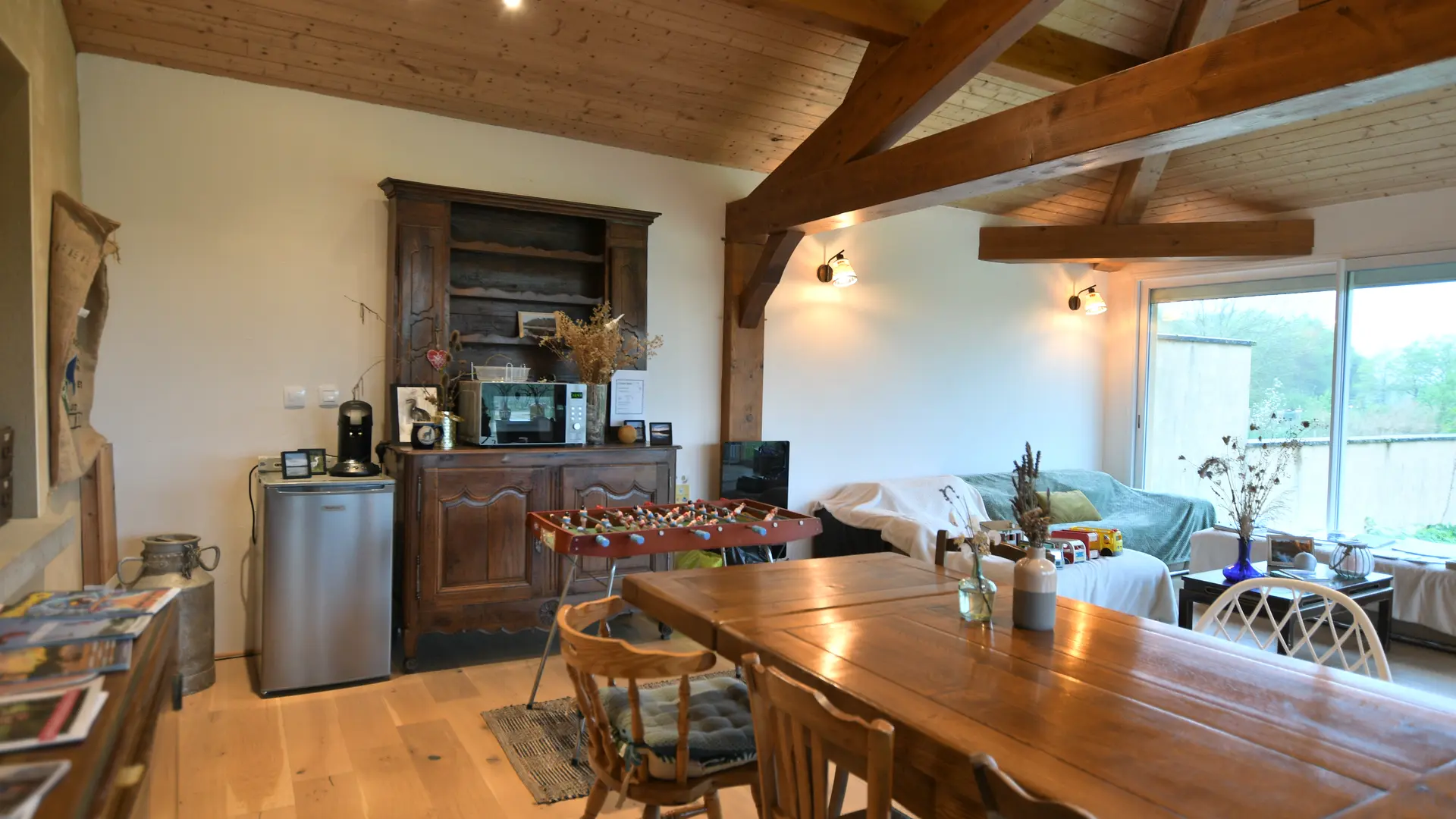 Salon commun avec coin repas