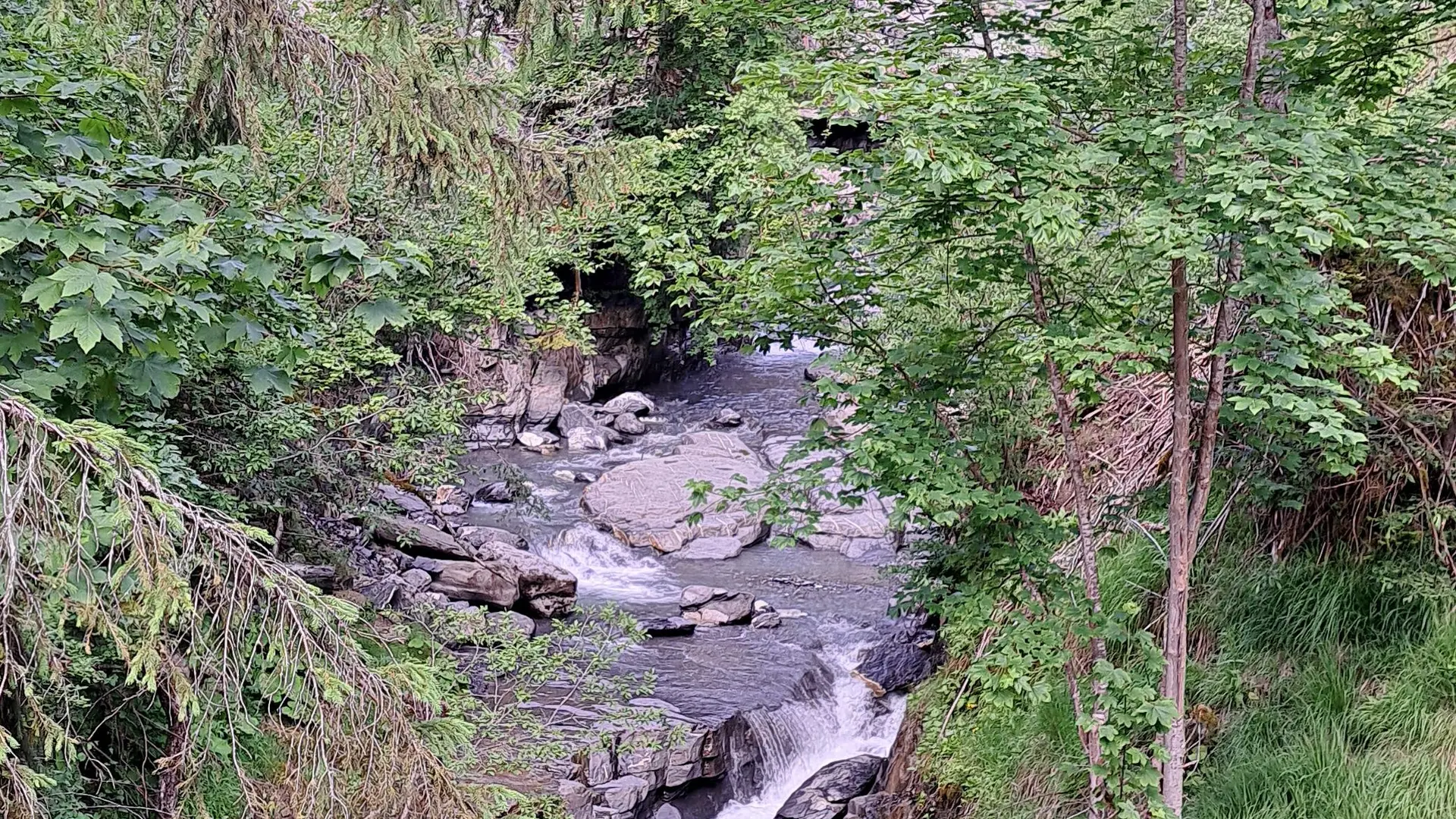Torrent passant sous le Pont de la Flée