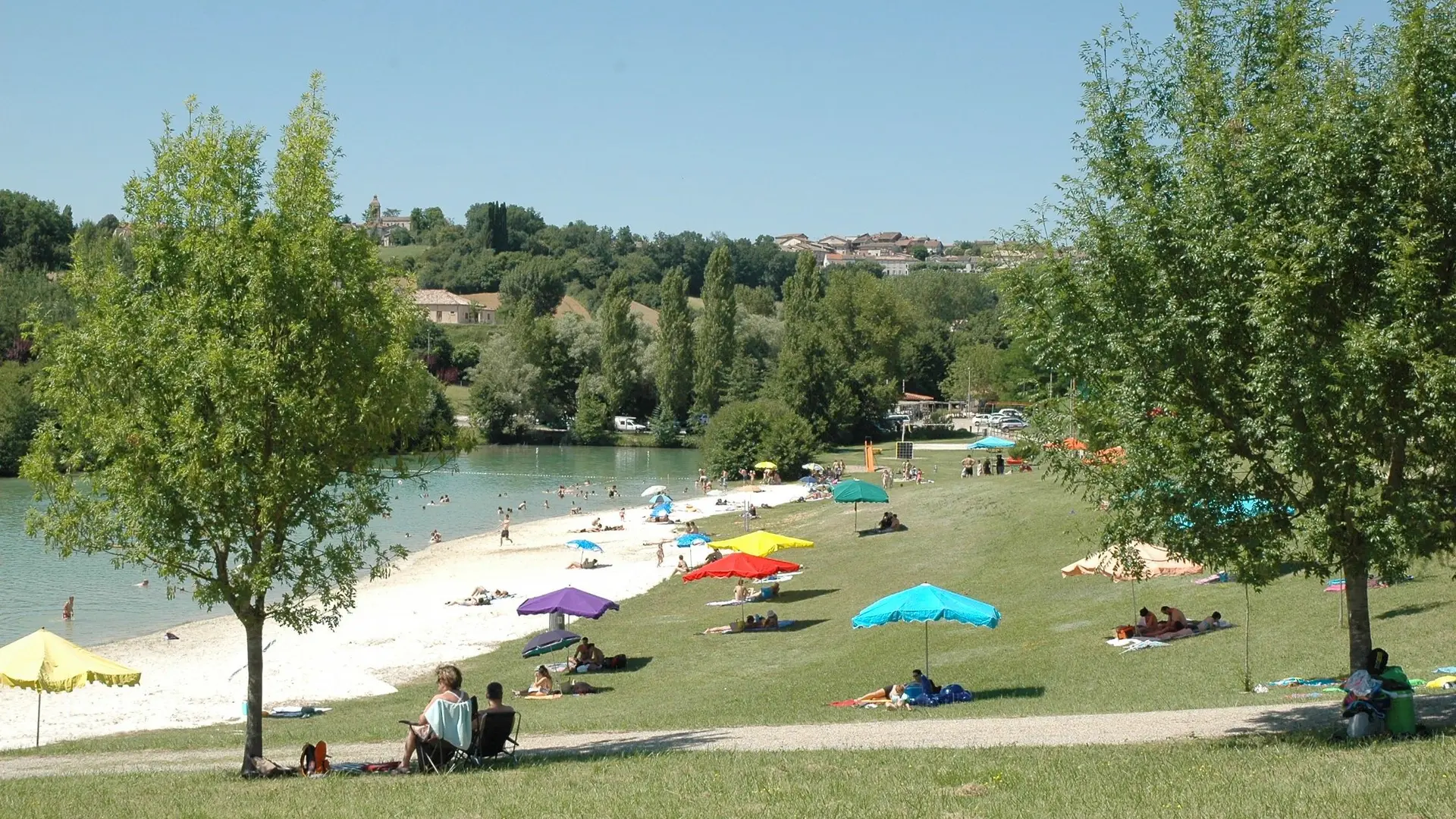 vue sur la plage de sable blanc