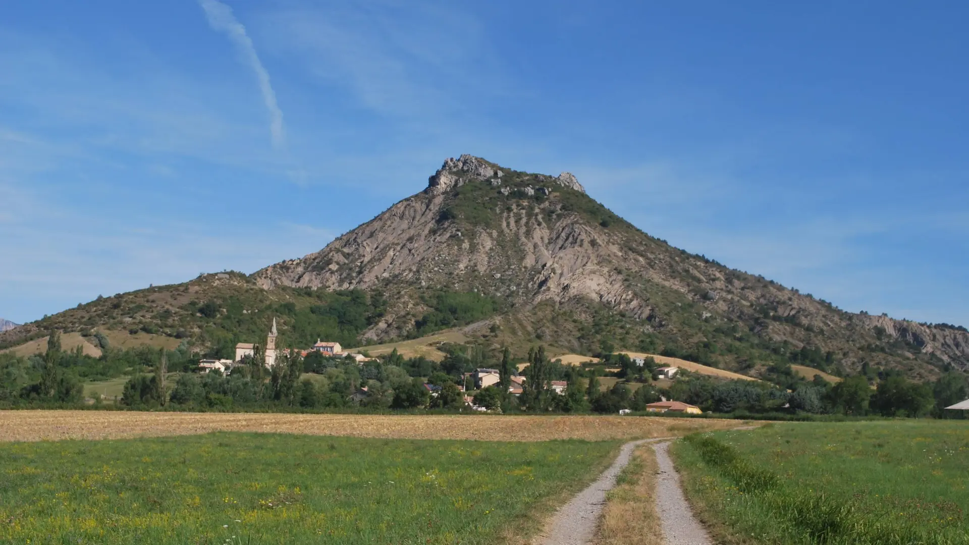 Panorama sur le Château de l'Aigle et Savournon