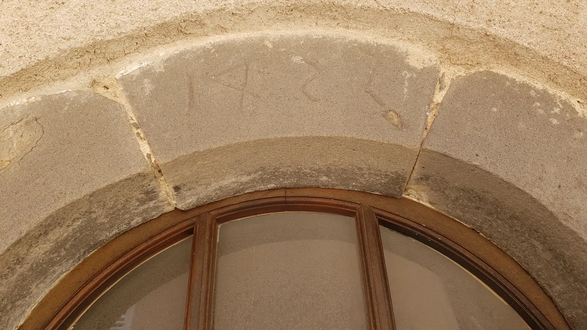 Portes anciennes à Gassin, l'un des Plus Beaux Villages de France - https://gassin.euPortes anciennes