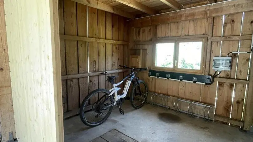 Garage à Vélo fermé avec 6 postes pour recharge électrique
