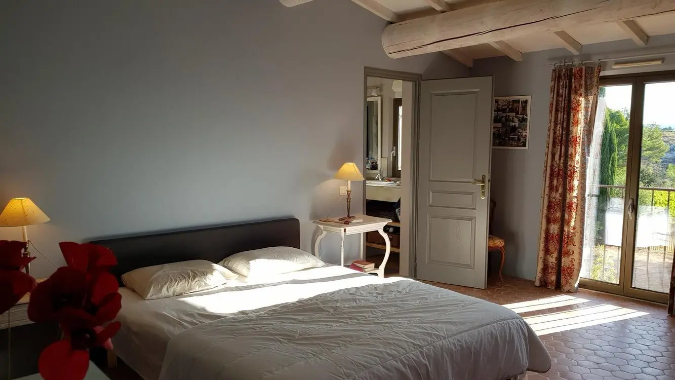 Chambre sud Est avec accès Salle de bain