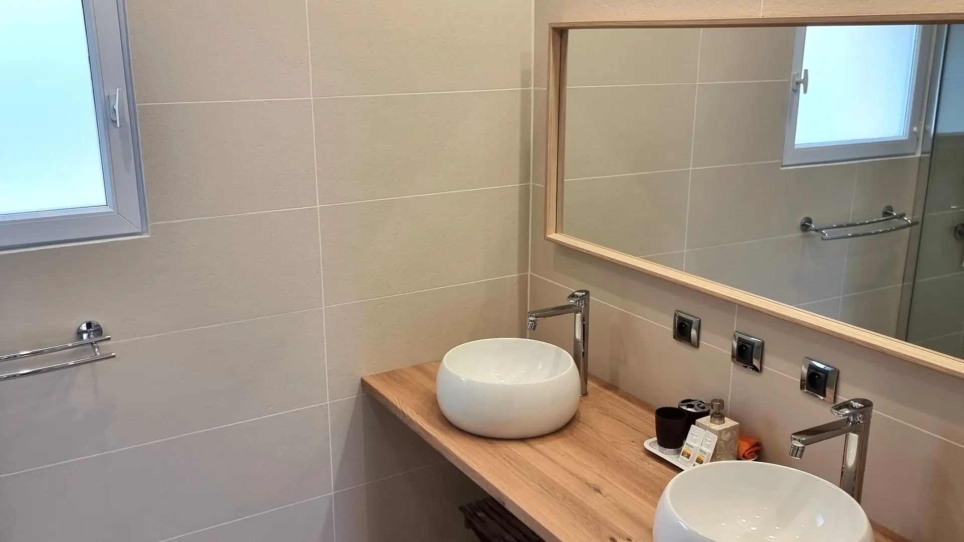 Salle de bain côté lavabo