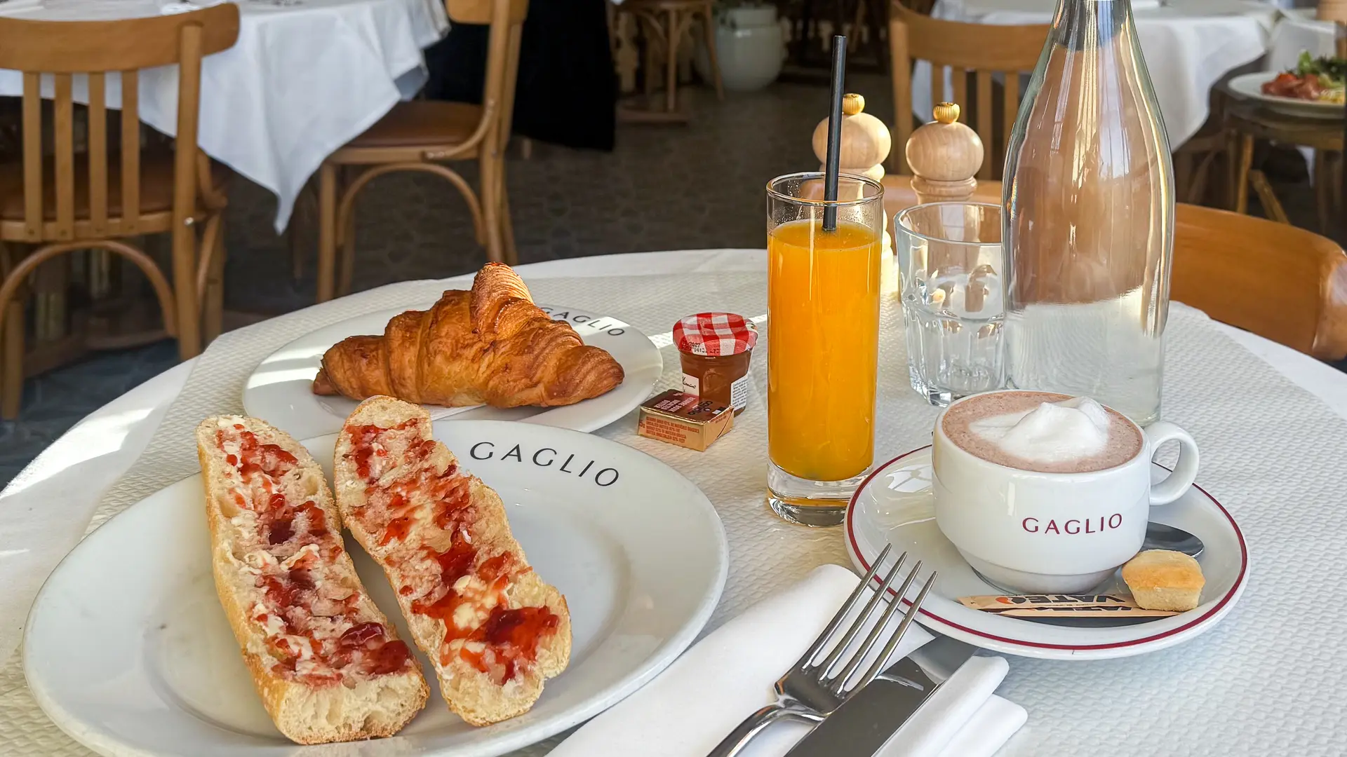 Petit déjeuner Continental