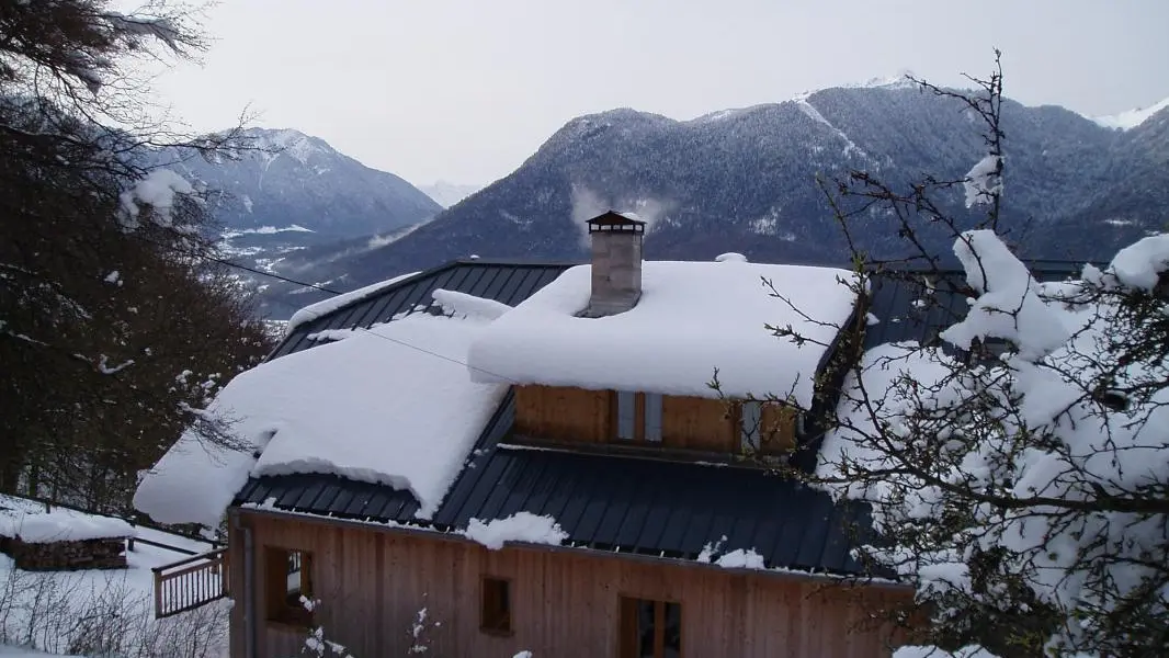 Façade nord et vue sur les Bauges