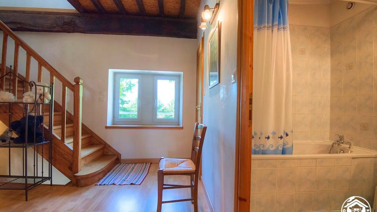 la salle de bain au 1er étage