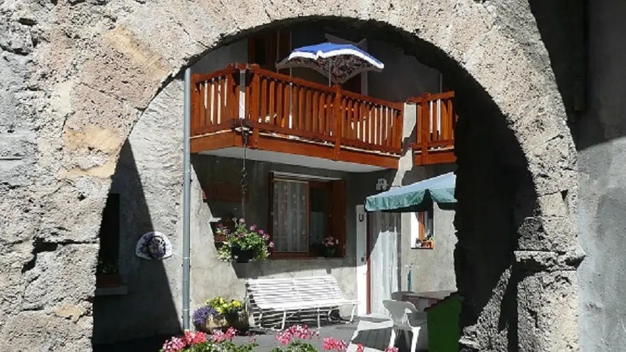 Le porche extérieur