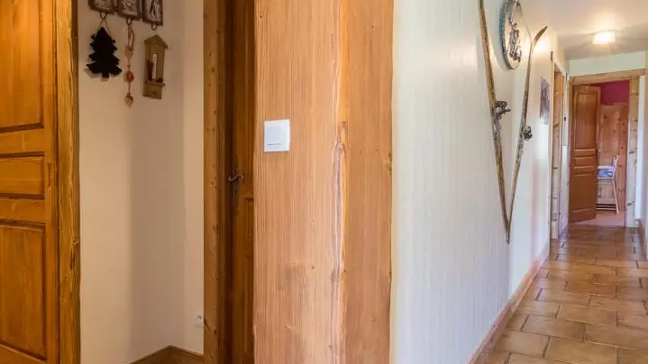 couloir qui accède à toute les pièces