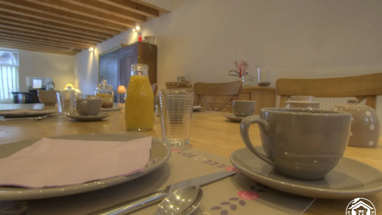 Table commune pour petit déjeuner
