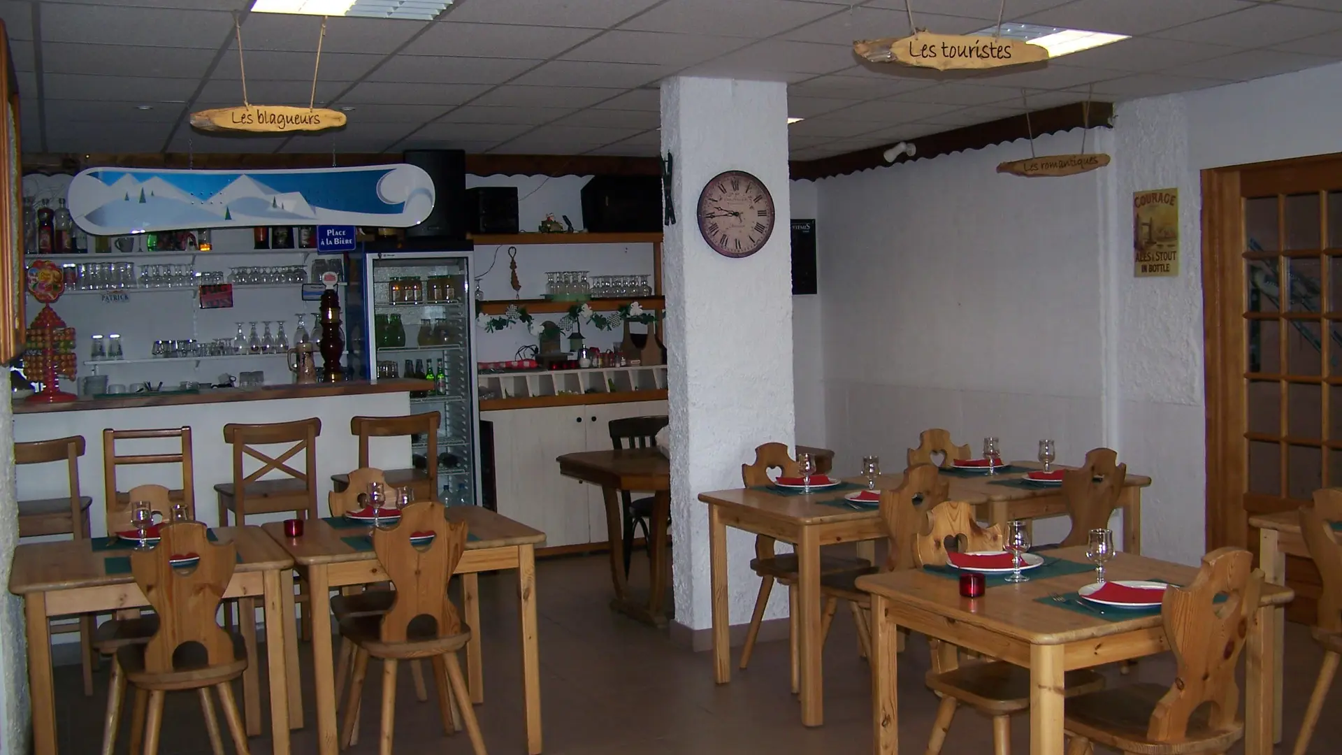 bar restaurant