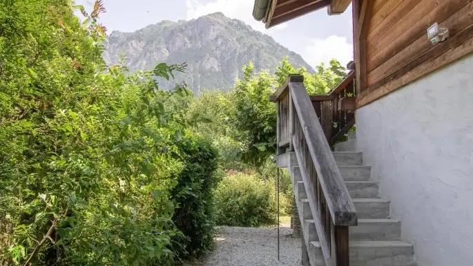 Escalier d'accès au gîte.