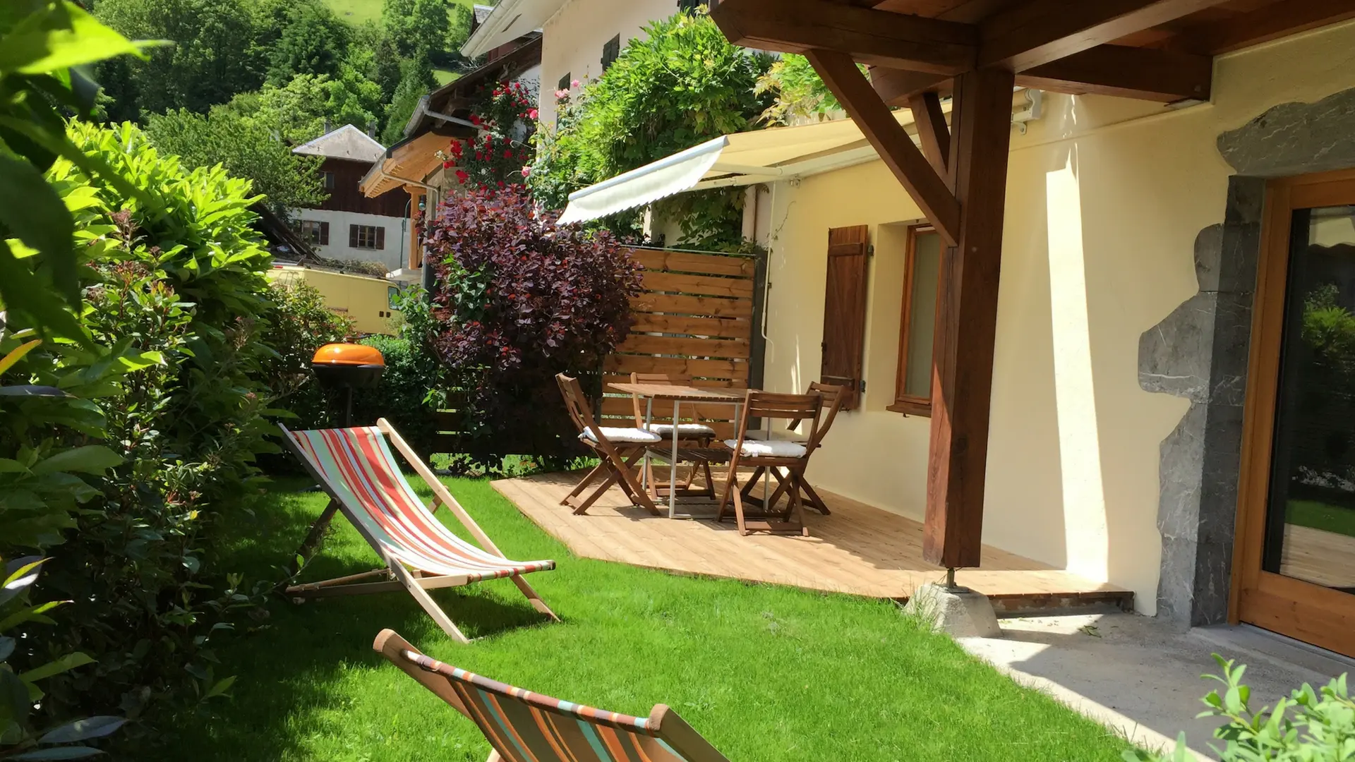 jardin avec transats