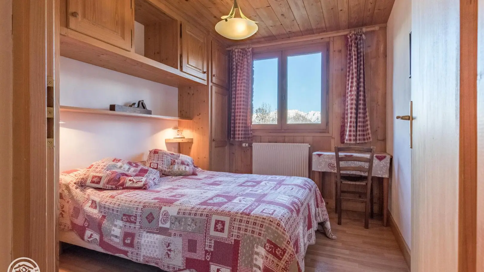 Chambre : lit 140x190cm