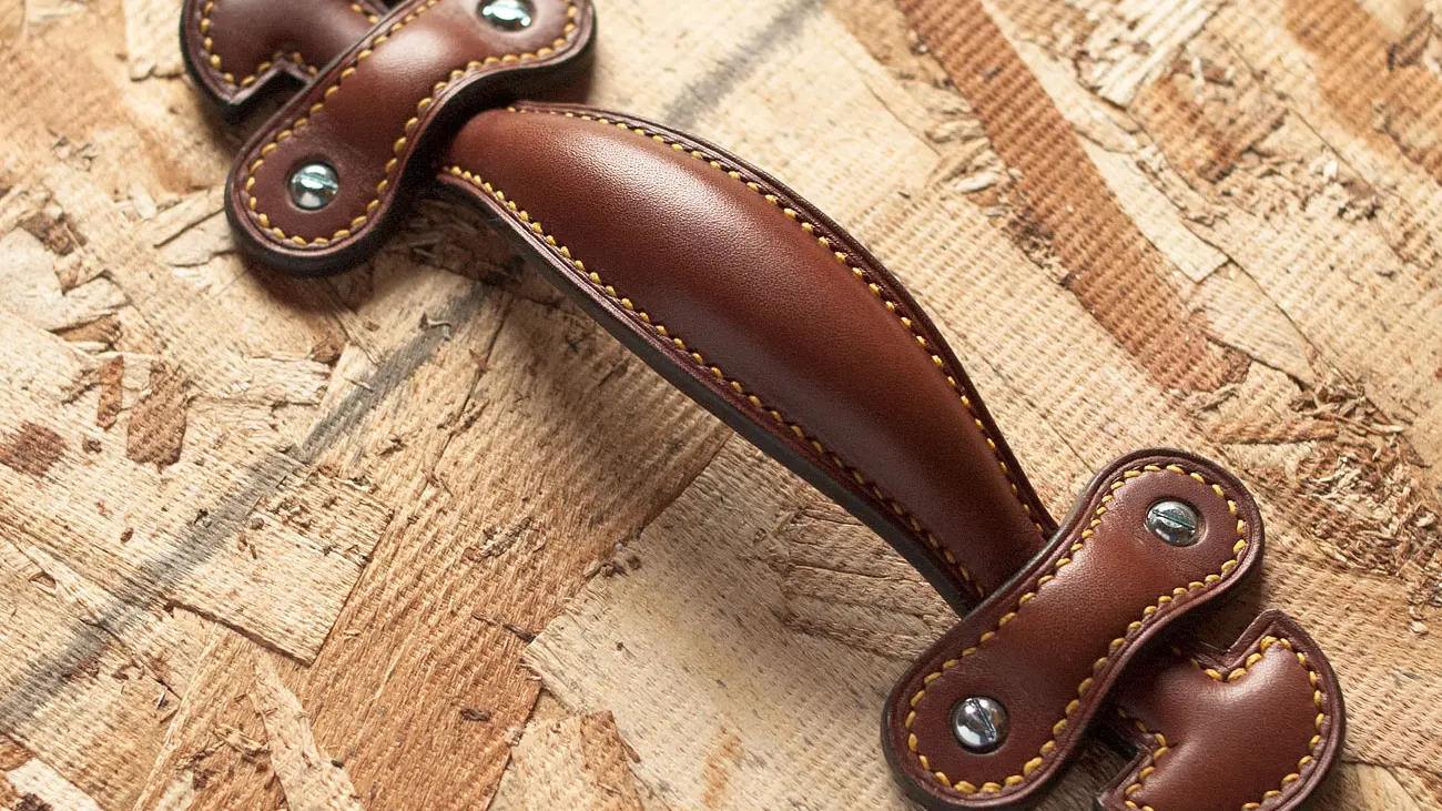 Poignée rétractable avec bombé