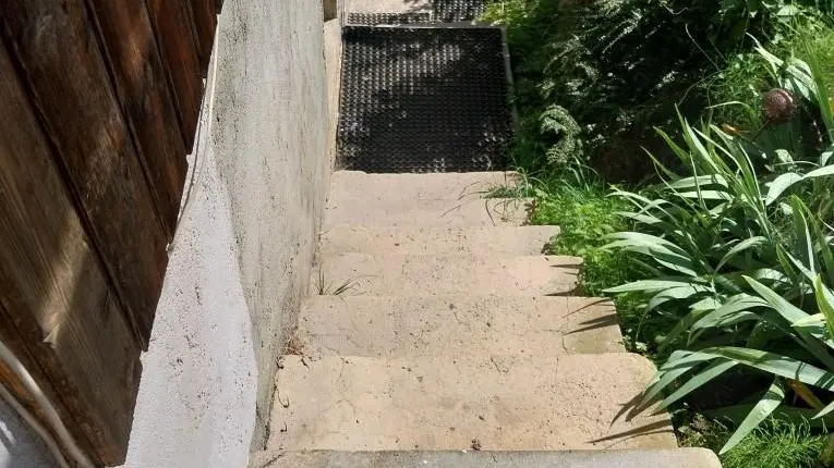 accès au gîte depuis le parking/la route