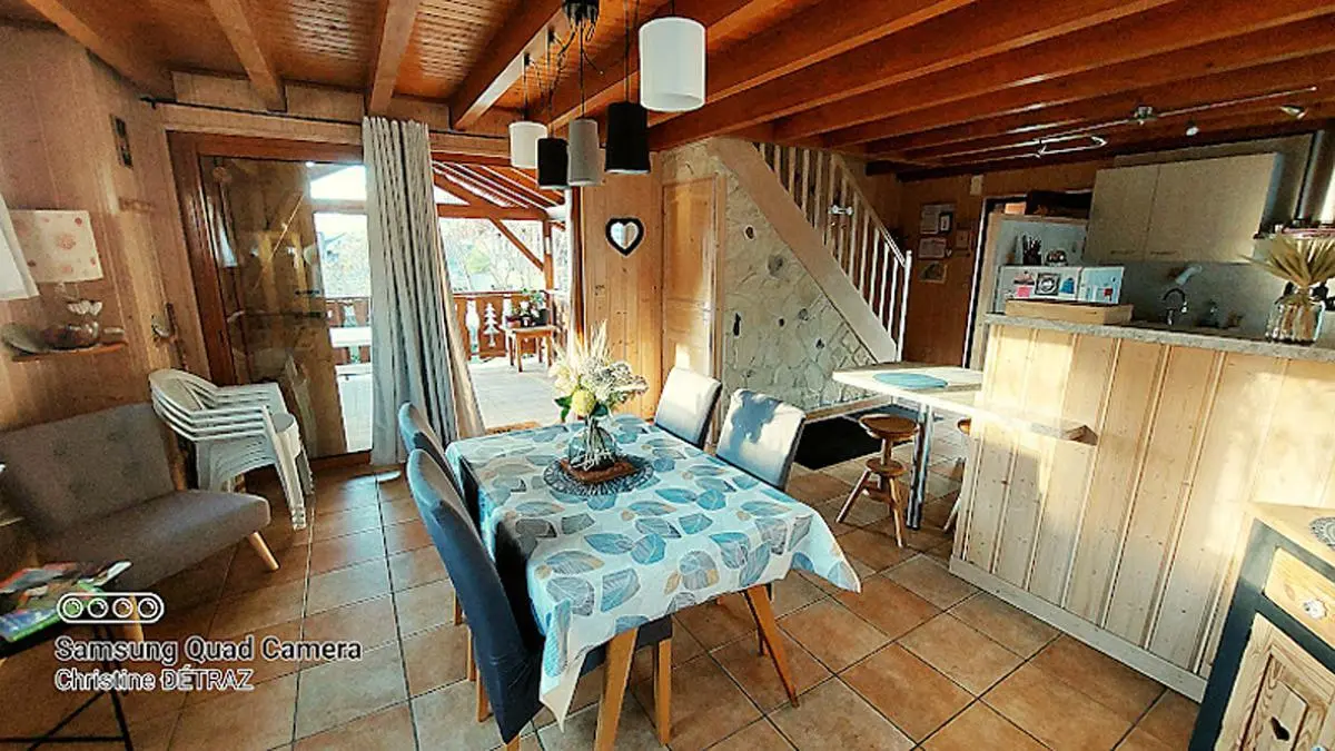 Vue d'ensemble pièce à vivre RDC gîte Le Freddy