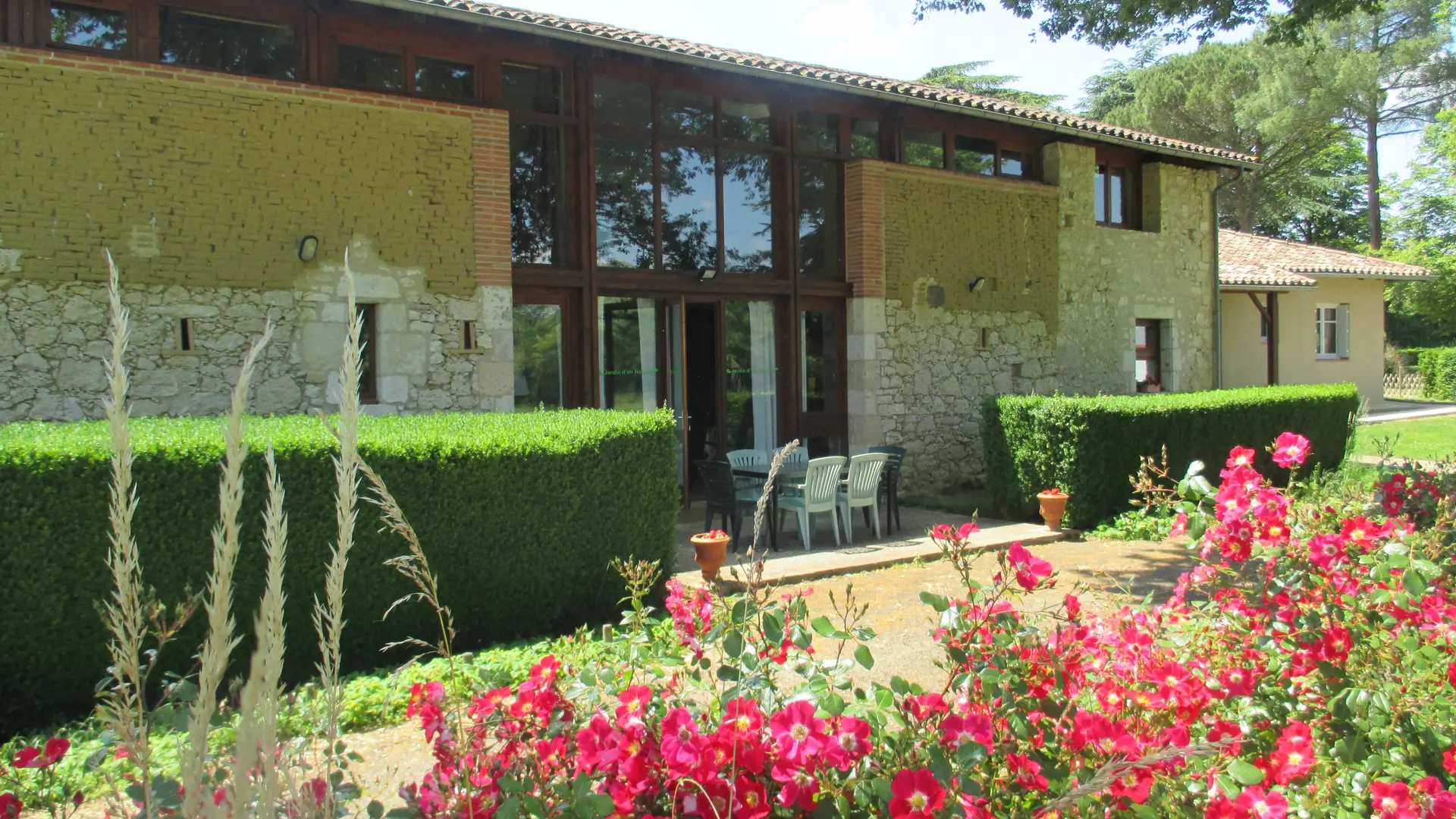 Gîte de groupe l'Etable et Maison d'Hôte le Jardin d'en Naoua