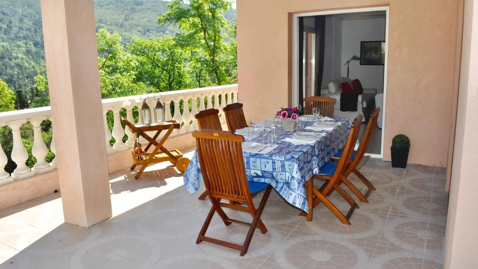 Terrasse Gîte La Rose Gîtes de France Alpes-Maritimes à Bendejun