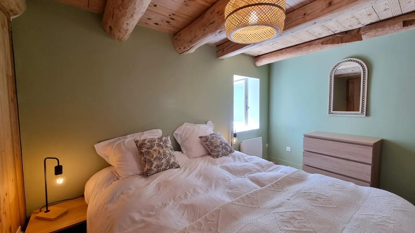 Chambre 2 : un lit 160x200.