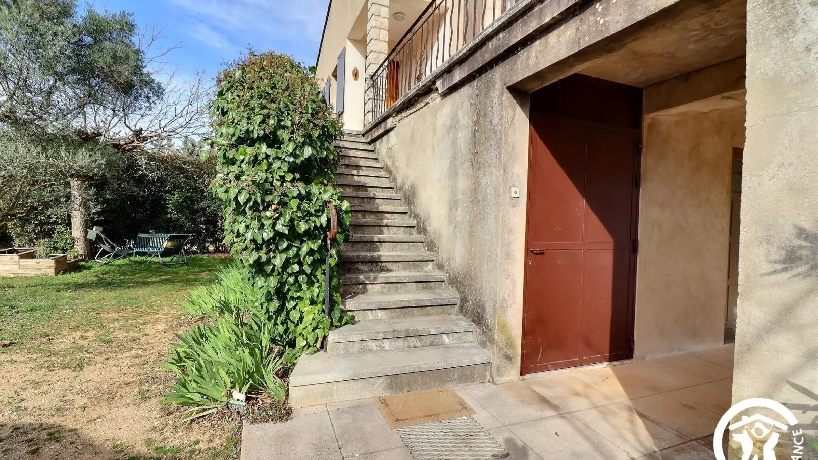 escalier d'accès au gîte